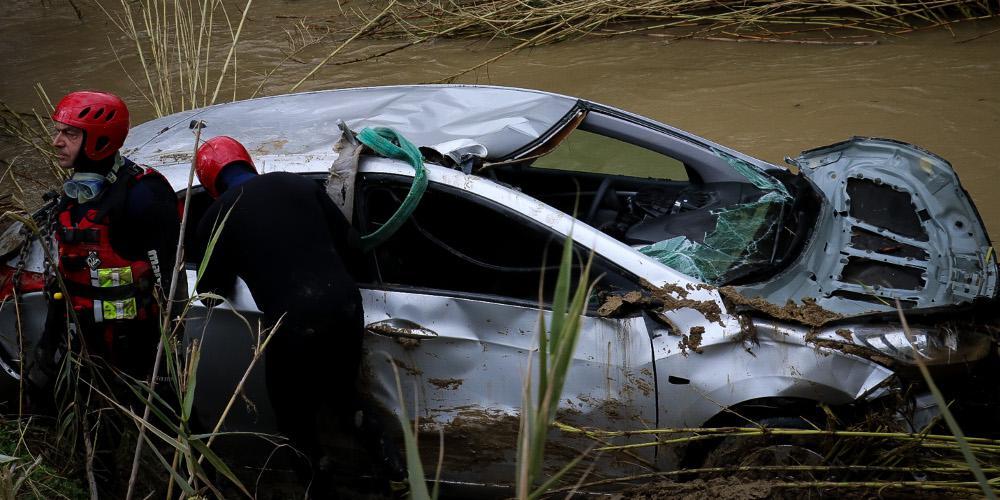 Τραγωδία στη Κρήτη: Νεκρά μέσα στο αυτοκίνητα και τα τέσσερα μέλη της οικογένειας