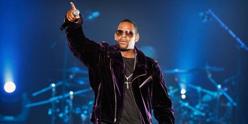 Κατηγορίες για σεξουαλική κακοποίηση απαγγέλθηκαν εναντίον του R. Kelly