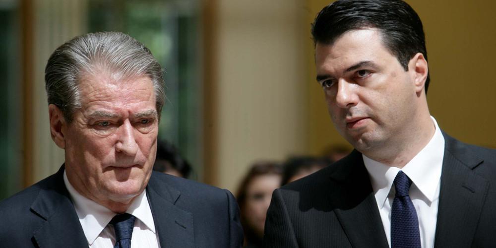 Παραιτήθηκαν οι βουλευτές του κόμματος της αντιπολίτευσης στην Αλβανία [εικόνες]