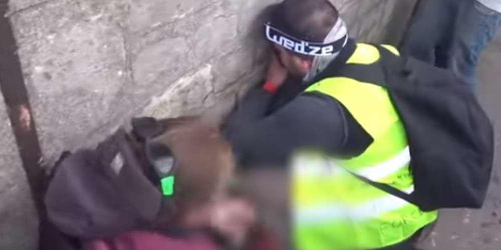 Σοκ: Έσκασε χειροβομβίδα στο χέρι διαδηλωτή των «κίτρινων γιλέκων» στο Παρίσι [σκληρές εικόνες]