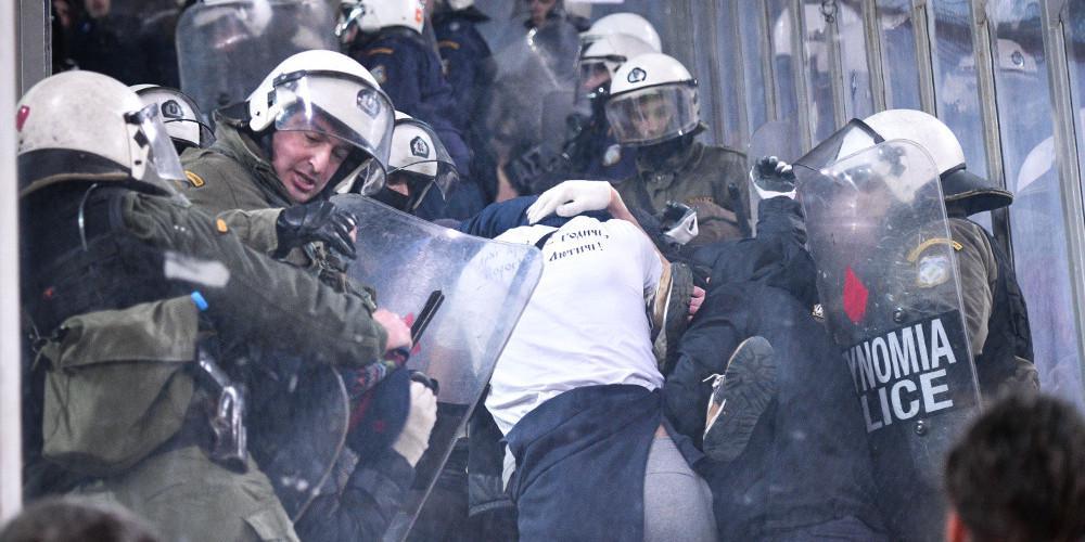 Επεισόδια στο «Γ. Καραϊσκάκης» με τους οπαδούς της Ντιναμό [εικόνες]