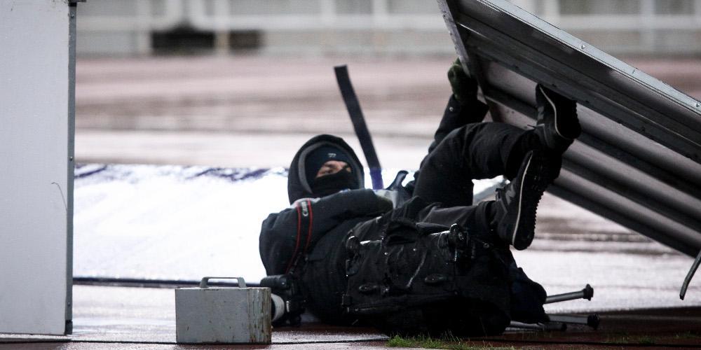 Παραλίγο τραγωδία στο ΟΑΚΑ: Πινακίδα καταπλάκωσε φωτορεπόρτερ στο ΑΕΚ - Απόλλων Σμύρνης