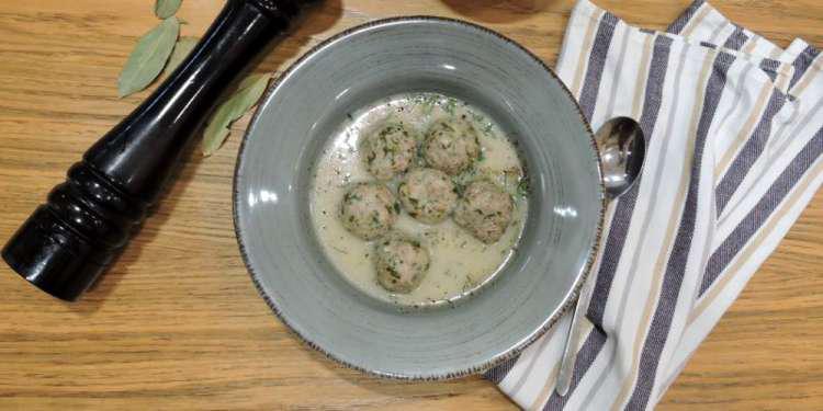 Ο Πέτρος Συρίγος υποδέχεται την εβδομάδα με γιουβαρλάκια