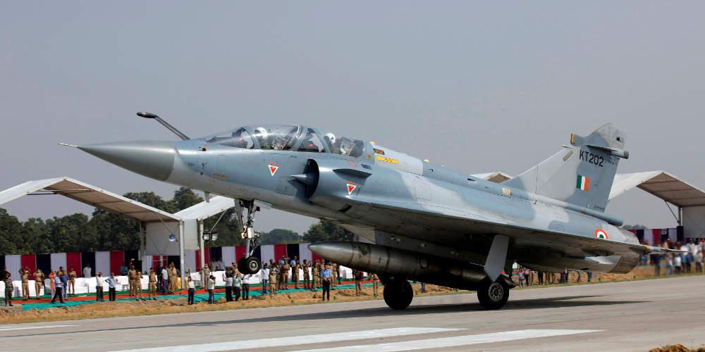 «Μυρίζει» μπαρούτι: Το Πακιστάν κατέρριψε δύο ινδικά μαχητικά