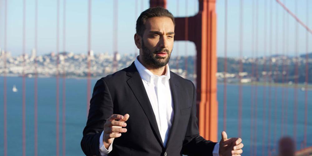 Απίστευτος ο Νίκος Κοκλώνης: Έβαψε τα μούσια του live στην τηλεόραση