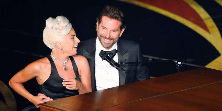 Απάντησε η Lady Gaga για τις φήμες που οργίασαν μετά το ντουέτο με τον Μπράντλεϊ Κούπερ
