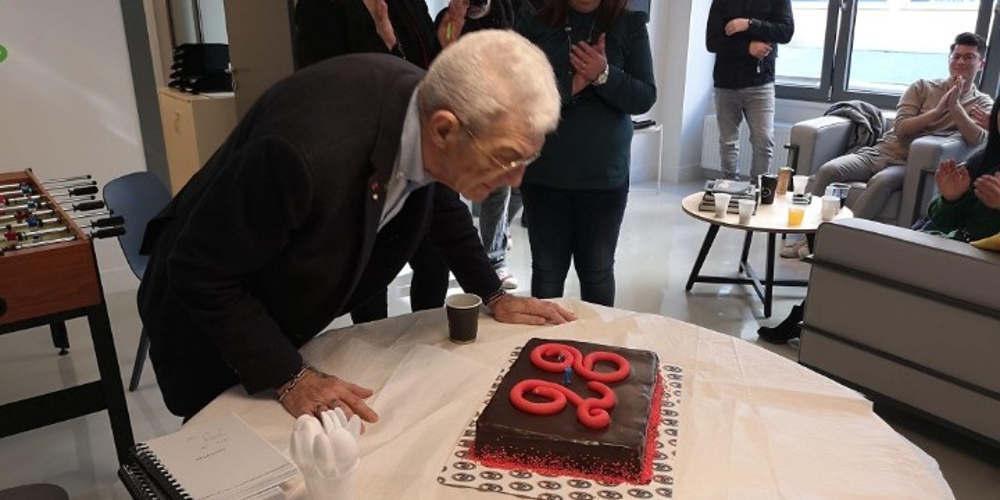 Ο Μπουτάρης γιόρτασε τα 28 χρόνια ελευθερίας του από τις εξαρτήσεις [εικόνες]