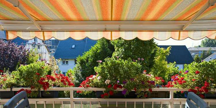 5+1 Εναλλακτικές προτάσεις για να «κρύψεις» το μπαλκόνι σου από τον ήλιο!