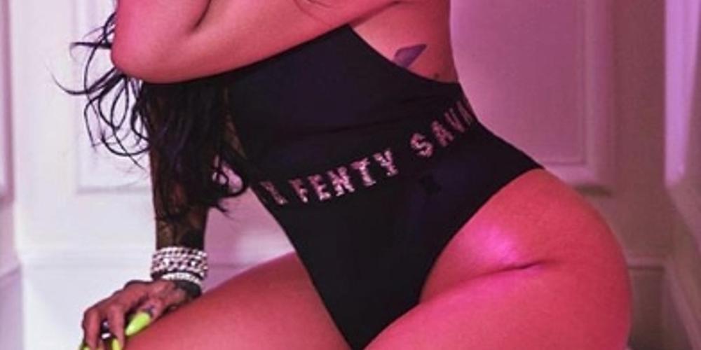 Τραγουδίστρια αναστατώνει τους πάντες με τα καυτά της... εσώρουχα