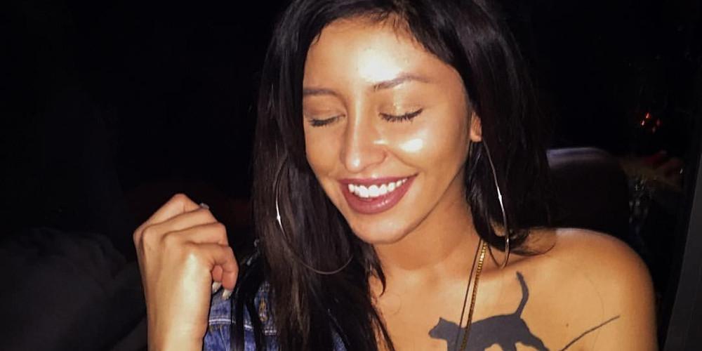 Η Σίσσυ Ζουρνατζή τυλιγμένη με πετσέτα που καλύπτει ελάχιστα [εικόνα]