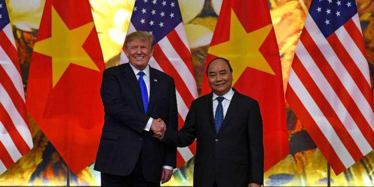 Ο Τραμπ πούλησε αεροσκάφη στο Βιετνάμ για 20 δισ. δολάρια – Σήμερα η συνάντηση με Κιμ