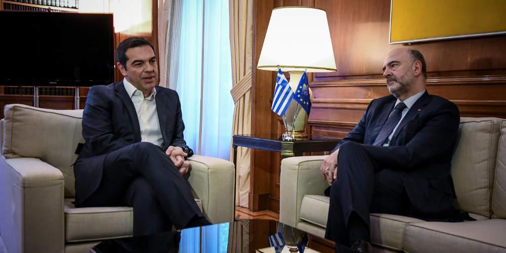 Φορολογία και πλεόνασμα πνίγουν την ανάπτυξη