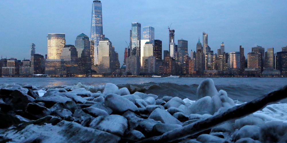 Ακραία καιρικά φαινόμενα: ΗΠΑ και Βρετανία στον πάγο, κόλαση ζέστης στην Αυστραλία