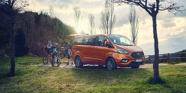 To Ford Tourneo Custom με ανανεωμένους κινητήρες και υβριδική έκδοση