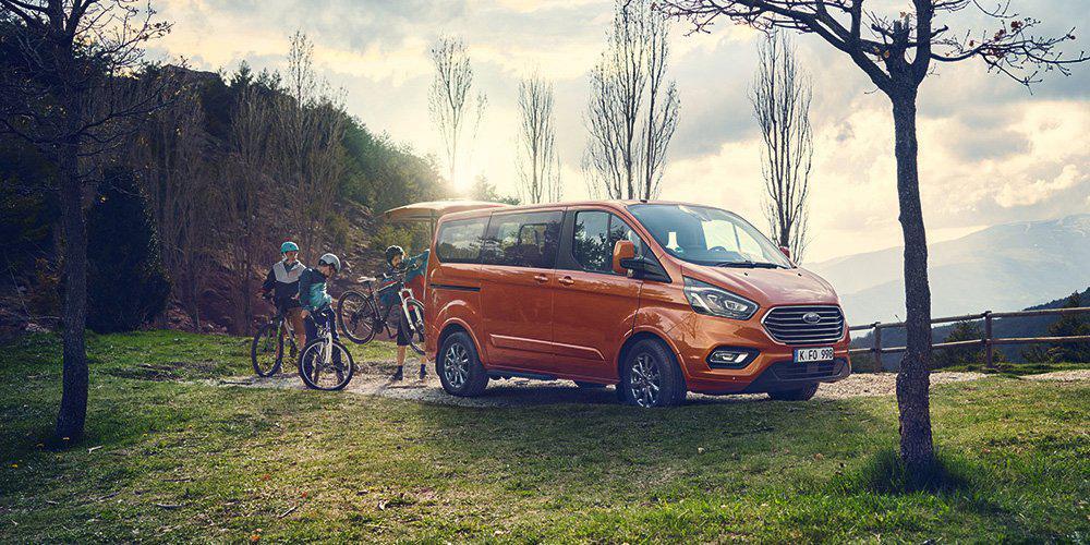 To Ford Tourneo Custom με ανανεωμένους κινητήρες και υβριδική έκδοση