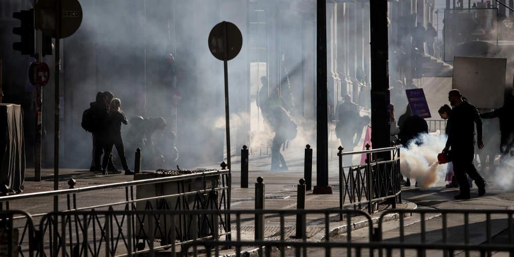 Συνεχίζονται τα γυρίσματα του «Born to be murdered» στο Σύνταγμα – Ανοιχτοί οι δρόμοι [εικόνες]