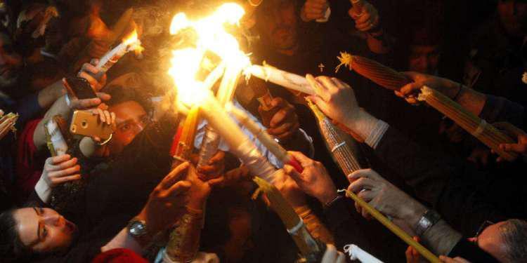 Τι θα γίνει με το Άγιο Φως - Κεκλεισμένων των θυρών οι Λειτουργίες για το Πάσχα