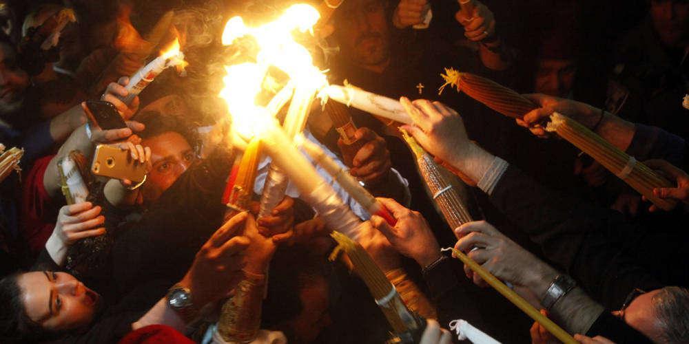 Τι θα γίνει με το Άγιο Φως - Κεκλεισμένων των θυρών οι Λειτουργίες για το Πάσχα