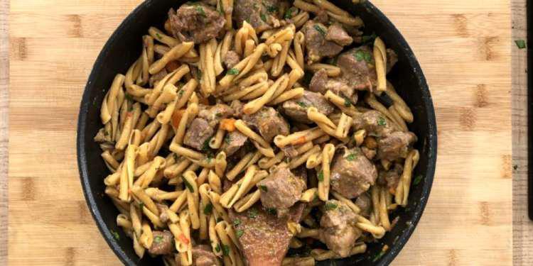 Η συνταγή της ημέρας: Σκιουφιχτά με χοιρινό από τον Πέτρο Συρίγο