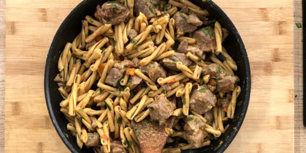 Η συνταγή της ημέρας: Σκιουφιχτά με χοιρινό από τον Πέτρο Συρίγο