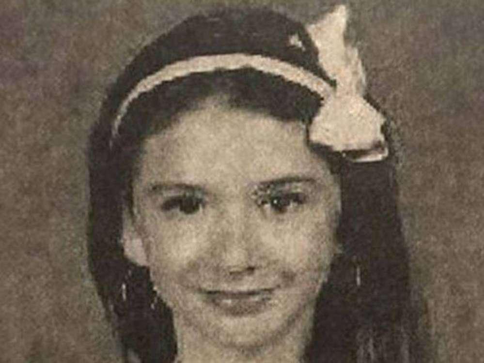 Ανατριχιαστική υπόθεση: Γονείς κρατούσαν την 14χρονη κόρη τους σε κλουβί σκύλου και την άφησαν να λιμοκτονήσει [εικόνες] 