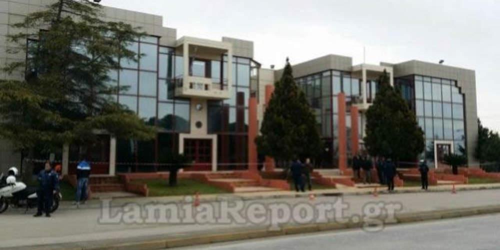 Εκκενώθηκε το Εφετείο Λαμίας μετά από τηλεφώνημα για βόμβα
