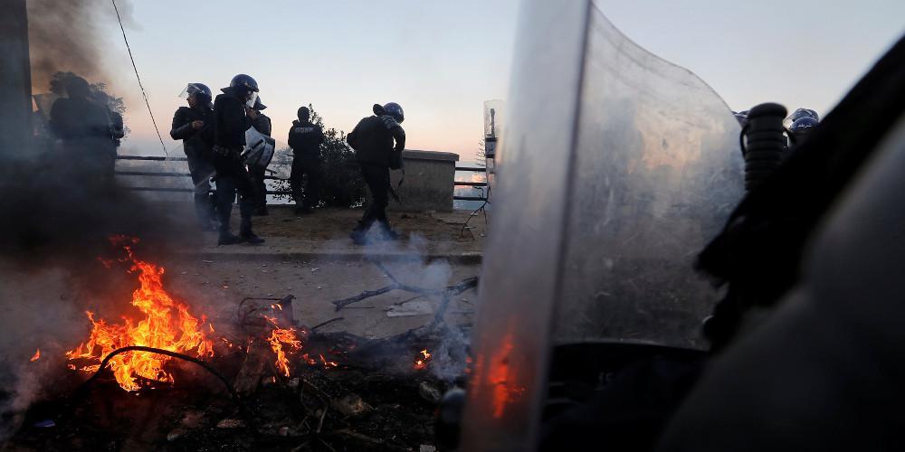 Τουλάχιστον 63 τραυματίες και 45 συλλήψεις σε συγκρούσεις στην Αλγερία