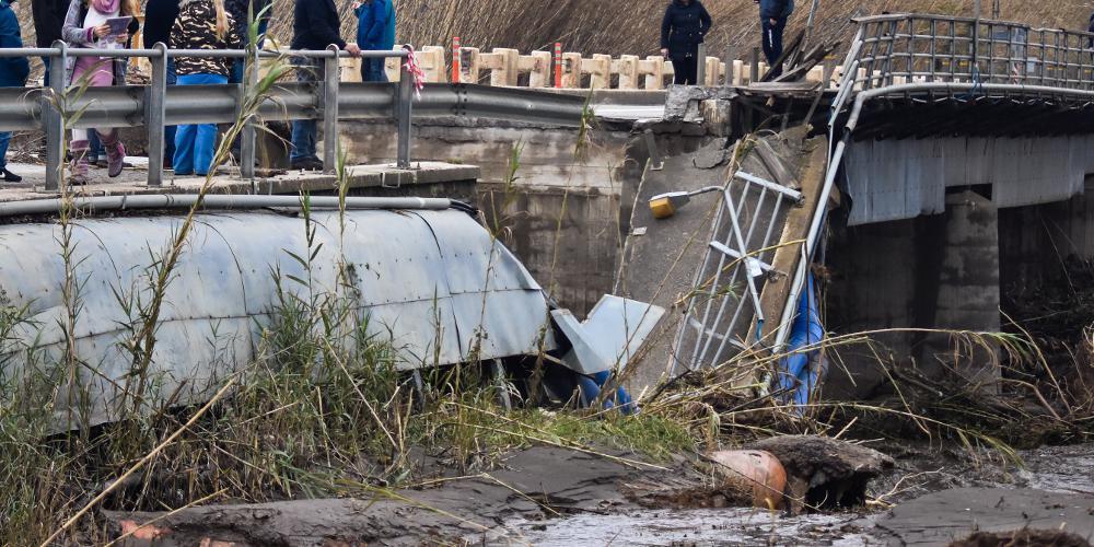 Απίστευτο και όμως ελληνικό! Ακατάλληλη για λεωφορεία η γέφυρα του Πλατανιά στην Κρήτη