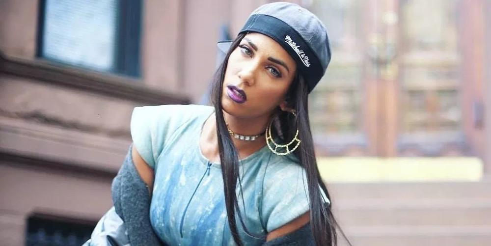 Η Κατερίνα Στικούδη με τα εσώρουχα σε πόζα που κολάζει [εικόνα]