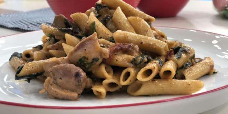 Η συνταγή της ημέρας: Κοτόπουλο με πέννες από τον Πέτρο Συρίγο