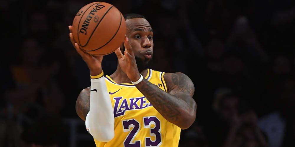 Το απίθανο ανάποδο κάρφωμα του ΛεΜπρόν τον έστειλε στο Top του ΝΒΑ [βίντεο]