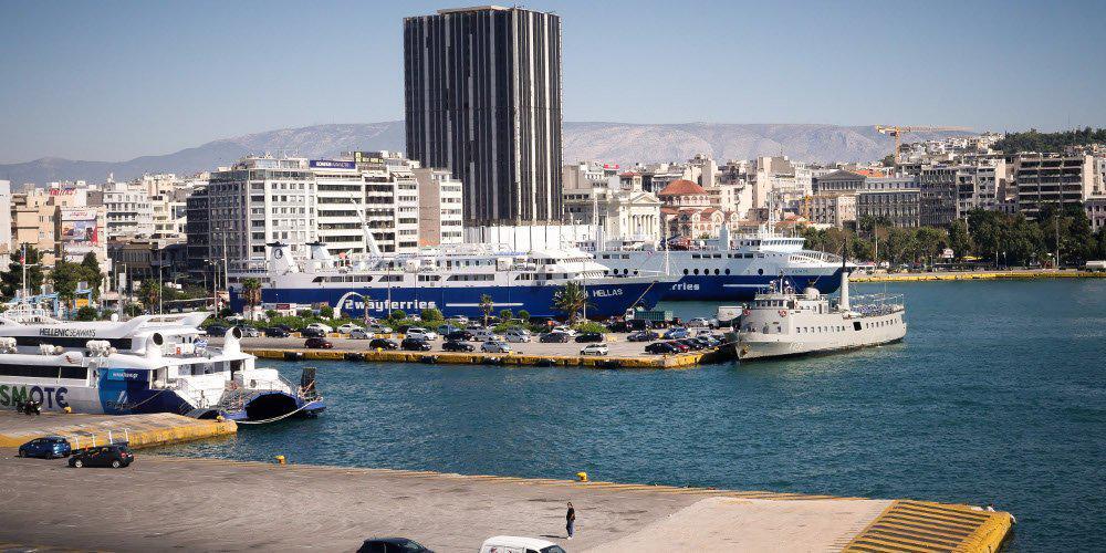 Λιμάνι του Πειραιά: Πτώση οχήματος στη θάλασσα – Καλά στην υγεία του ο 69χρονος οδηγός