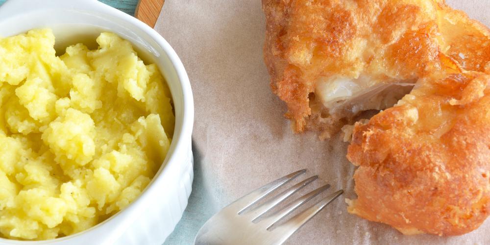 Η συνταγή της ημέρας: Μπακαλιάρος με κουρκούτι από τον Πέτρο Συρίγο