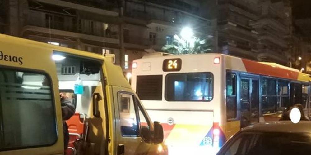 Πρωτοφανές: Πέταξαν μπουκάλι σε λεωφορείο και τραυμάτισαν επιβάτη στο μάτι [εικόνες]