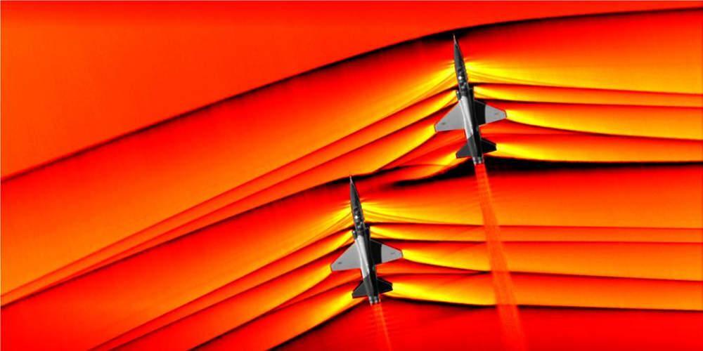 Εντυπωσιακό: Η στιγμή που δύο αεροσκάφη «συγκρούονται» με το φράγμα του ήχου [εικόνες]