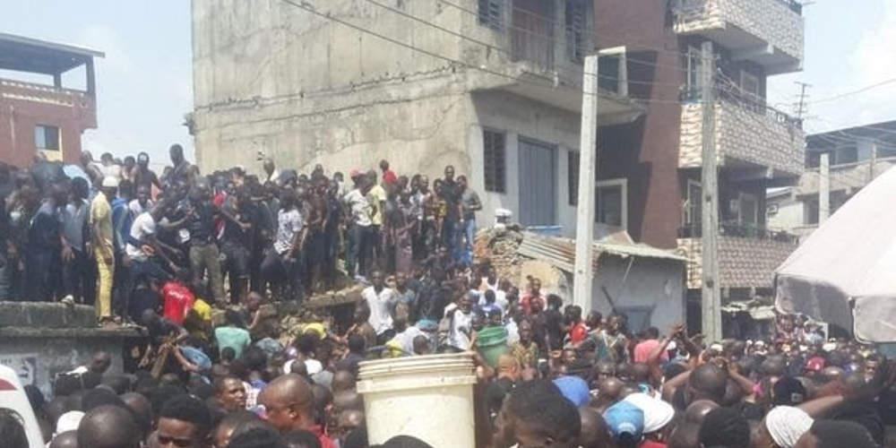 Κατέρρευσε σχολείο στη Νιγηρία: Φόβοι για θύματα και εγκλωβισμένα παιδιά [εικόνες & βίντεο]