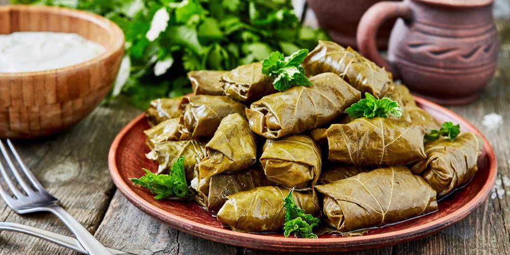 Η συνταγή της ημέρας: Ντολμαδάκια γιαλαντζί με καστανό ρύζι