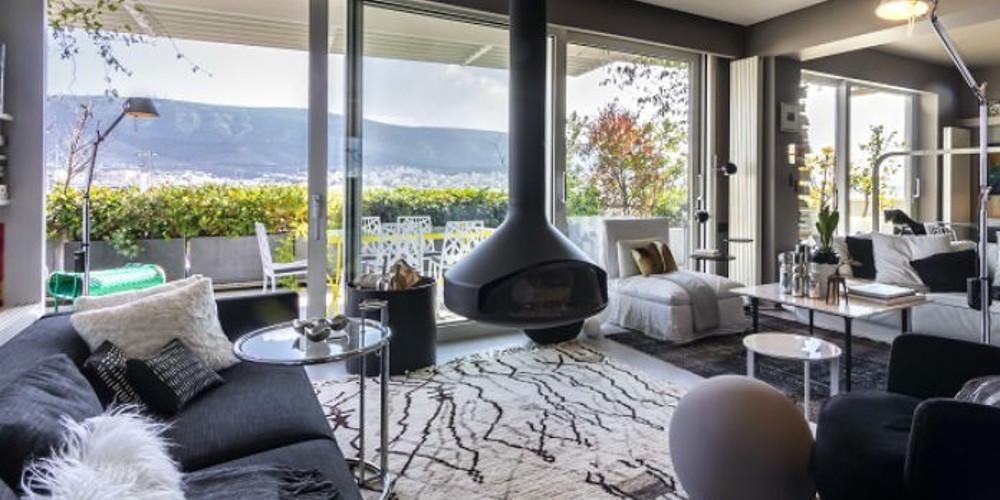 Σε ποιον παρουσιαστή του Alpha ανήκει αυτή η σπιταρόνα;