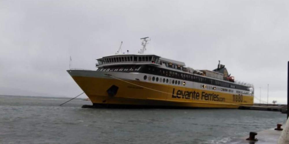 Απίστευτο: Υδροστρόβιλος παραλίγο να «καταπιεί» πλοίο στο Ιόνιο [βίντεο]