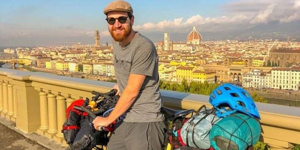 Ντροπή: Έκλεψαν ποδήλατο ακτιβιστή που ταξίδευε για φιλανθρωπικό σκοπό στη Θεσσαλονίκη