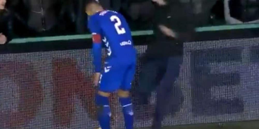 Απίστευτο: Ο αρχηγός της Ρέιντζερς πιάστηκε στα χέρια με οπαδό της Χιμπέρνιαν εν ώρα αγώνα [βίντεο]