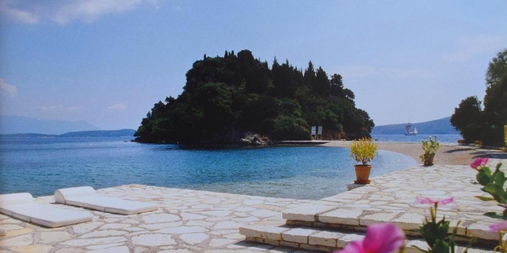 Ο Σκορπιός αλλάζει: Έπιασαν δουλειά οι μπουλντόζες – Χτίζει resort ο Ριμπολόβέφ