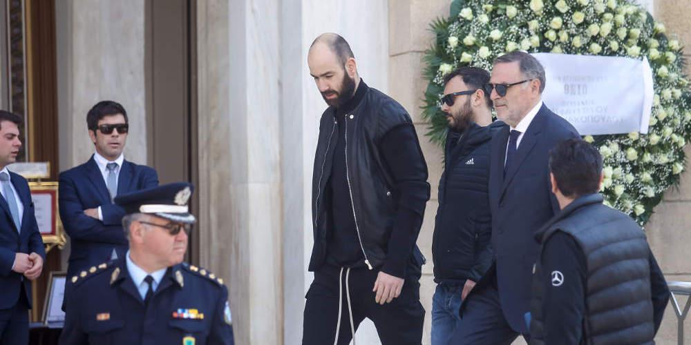 Μοναδική στιγμή: Ο Σπανούλης αποθεώθηκε από φίλους του Παναθηναϊκού στην κηδεία του Θανάση Γιαννακόπουλου [βίντεο]