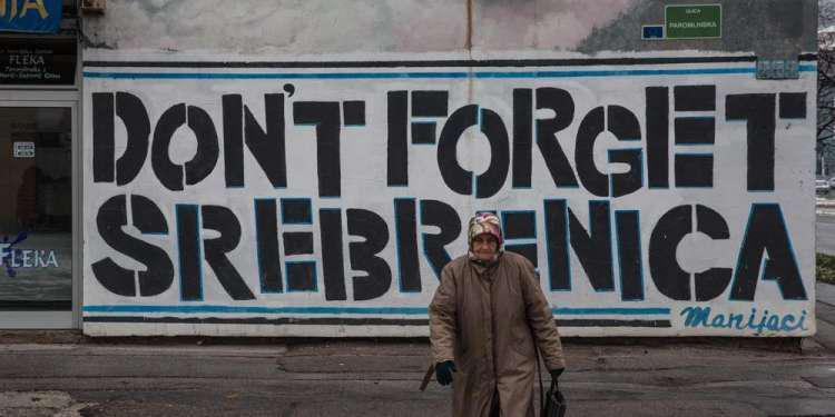 Σρεμπρένιτσα: Ένα έγκλημα στα Βαλκάνια που στοιχειώνει ακόμα και σήμερα