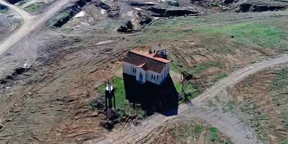 Απίστευτο: Το χωριό της που θα βυθιστεί από φράγμα για να «ξεδιψάσει» μία πόλη [βίντεο]