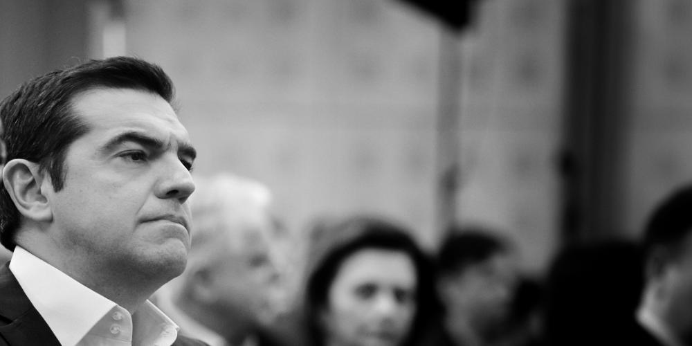 ο Αλέξης Τσίπρας, άφησε τους Σκοπιανούς ευτυχισμένους και ήρθε να αντιμετωπίσει τους ιθαγενείς (γιατί έτσι βλέπει τους Έλληνες) που διαμαρτύρονται ρίχοντάς τους ηλίθιες δικαιολογίες