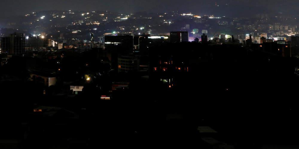 Στο σκοτάδι ξανά η Βενεζουέλα – Νέο μπλακ άουτ στο δίκτυο ηλεκτροδότησης