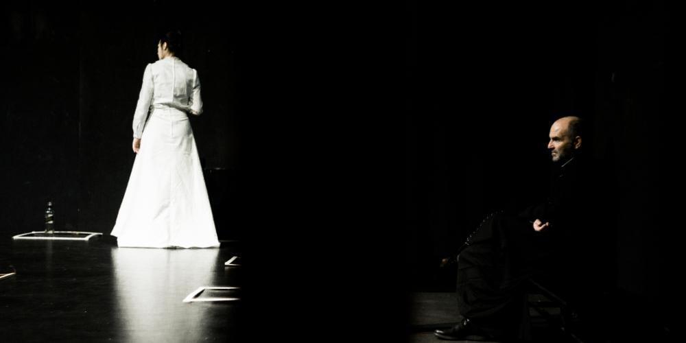 Οι Βρικόλακες στο Θέατρο Τέχνης είναι μια παράσταση έμπλεη ερμηνειών θεάτρου