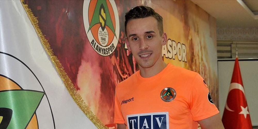 Θρήνος στο παγκόσμιο ποδόσφαιρο από τον χαμό του Τζόσεφ Σουράλ - Οι εικόνες από το στραπατσαρισμένο βαν