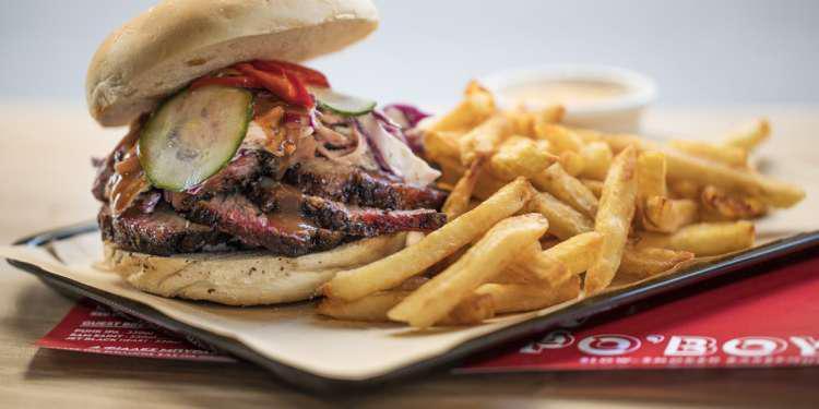 «Po’Boys BBQ»: Γεύσεις από αμερικανικό Νότο στο κέντρο της Αθήνας 